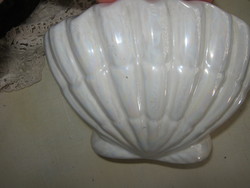 Shell-shaped luster ceramic