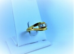 A dreamy, 18k gold ring with diamond gems!!!