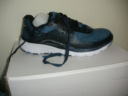 Sports shoes with Devergó logo, new 41