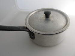 Small foot with aluminum handle and lid