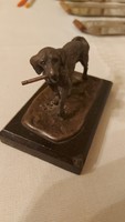 Bronz kutya márvány talpazaton