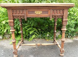 150-year-old card table / Neo-Gothic.