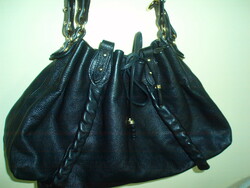 Vintage black genuine leather shoulder bag.