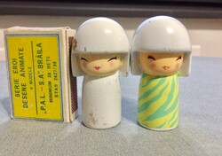 2 Kokeshi dolls