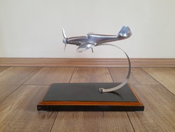 Régi repűlő asztaldísz
