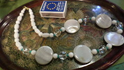50 cm-es , üveg és kagyló gyöngyökből álló , nyári nyaklánc .