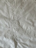 G beautiful snow white two person quilt or bedspread