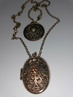 On a gold-plated chain with a gold-plated openable magnet lock pendant