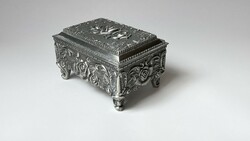 Jewelry box - with rose motifs, square