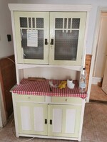 Old kitchen cabinet to be renovated