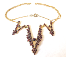Garnet collie necklace, triangular shape