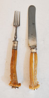Ezüst rátétes antik kés és villa szarvas agancs nyéllel (NF11)