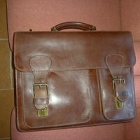 Klasszikus, elegáns bőr aktatáska