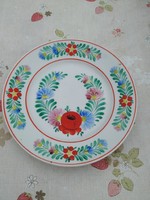 Old Hólloháza porcelain hand-painted wall plate with Mezőkövesd pattern for sale!