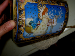 Nürnbergi  zenélő  fémdoboz pléh doboz dómbor mintával angyalkával