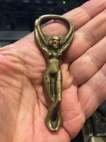 Art Nouveau bronze bottle opener, 10 cm long.