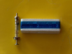 Old glass-to-metal syringe, 2 ml, insulin, aesculap - isocal, not used