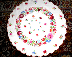 Tablecloth with Kalocsa pattern - 82 cm