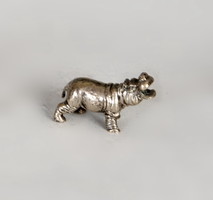 Ezüst miniatűr víziló figura