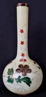 Dt/256 – hand-painted milk glass vase