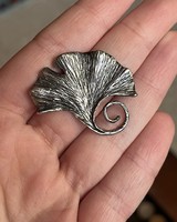 Special showy silver ginkgo biloba pendant