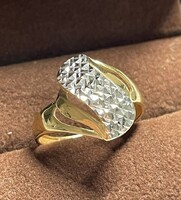 Gold ring with silver decoration .585