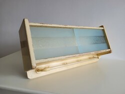 Régi retro savmaratott tolóüveges faliszekrény mid century kis szekrény polc akasztó