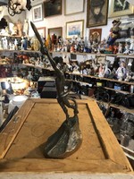 Gagarin bronz szobra, 25 cm-es magasságú ritkaság.