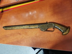 Maybe an old blacksmith? Rifle or pistol.... Remnant!? Without a frame!