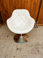 A real specialty! Flawless, original snow-white leather upholstered retro design rotating egg armchair