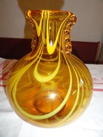 Sárga mintás üveg váza