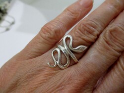 Gyönyörű kézműves kígyót formázó ezüst gyűrű