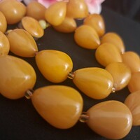 Bakelite string of pearls for albert!!!!
