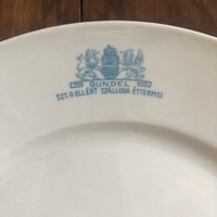 Számozott Zsolnay lapos tányérok, GUNDEL logóval (2db)