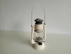 Vintage régi vajszínű petróleum lámpa viharlámpa spiritusz lámpa