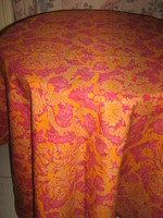 A beautiful tablecloth with a beautiful baroque flower pattern and a wonderful color scheme