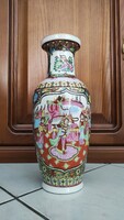 Flawless hand-painted and gilded Chinese porcelain vase