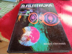FOTÓS   ..A filmtrükk  írta  Zorán Perisic  . 190 oldal , Műszaki könykiadó , 1984 .