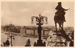 BP - 27 "Budapest - Te csodás" a 30-40-es évekből ---  Látkép Savoyai herceg szobrával