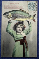Antik színezett fotó képeslap  kisleány hal ápr 1.