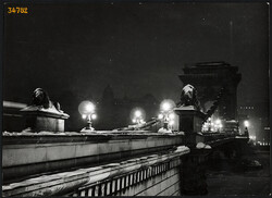Larger size, photographic artwork by István Szendrő, illuminated chain bridge, winter, 1930s. Ere