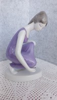 Hollóháza porcelain immersion girl, flawless, 18.5 cm high, base 11.5 x 7 cm, marked