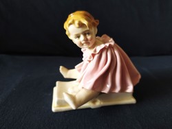ENS porcelán: Gyűjtői, ritkább ülő kislány, nagyon szép festésű, régi figura
