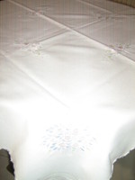 Beautiful white vintage floral machine-embroidered hand-slinged tablecloth