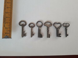 6 antique padlock keys
