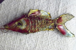 Régi zománcos mozgatható szeldelt testű réz hal Judaika besamim tartó?  8cm + függő