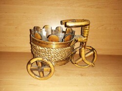 Szép rattan / bambusz tricikli alakú dísz italtartó vagy kaspó (26/d)