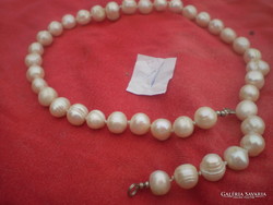 Cheapest!! Cultured pearl necklaces 1. Relatively round..