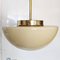 Bauhaus - Art deco réz mennyezeti lámpa felújítva - krémszínű félgömb búra