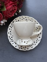 Csodás romantikus csipkés talpú krém fehér kávés, hosszúkávés csésze aljával